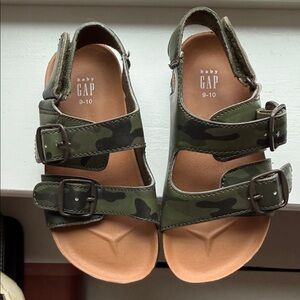 GAP Camo Green Toddler Sandals with Tan Footbed